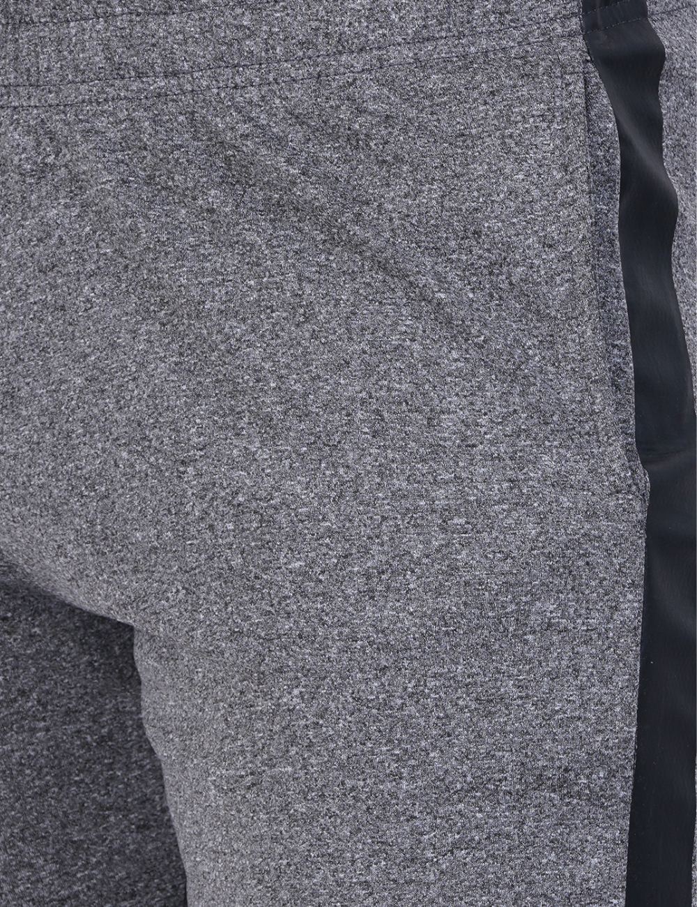 SHORTS WITH CONTRAST PANNEL - B06