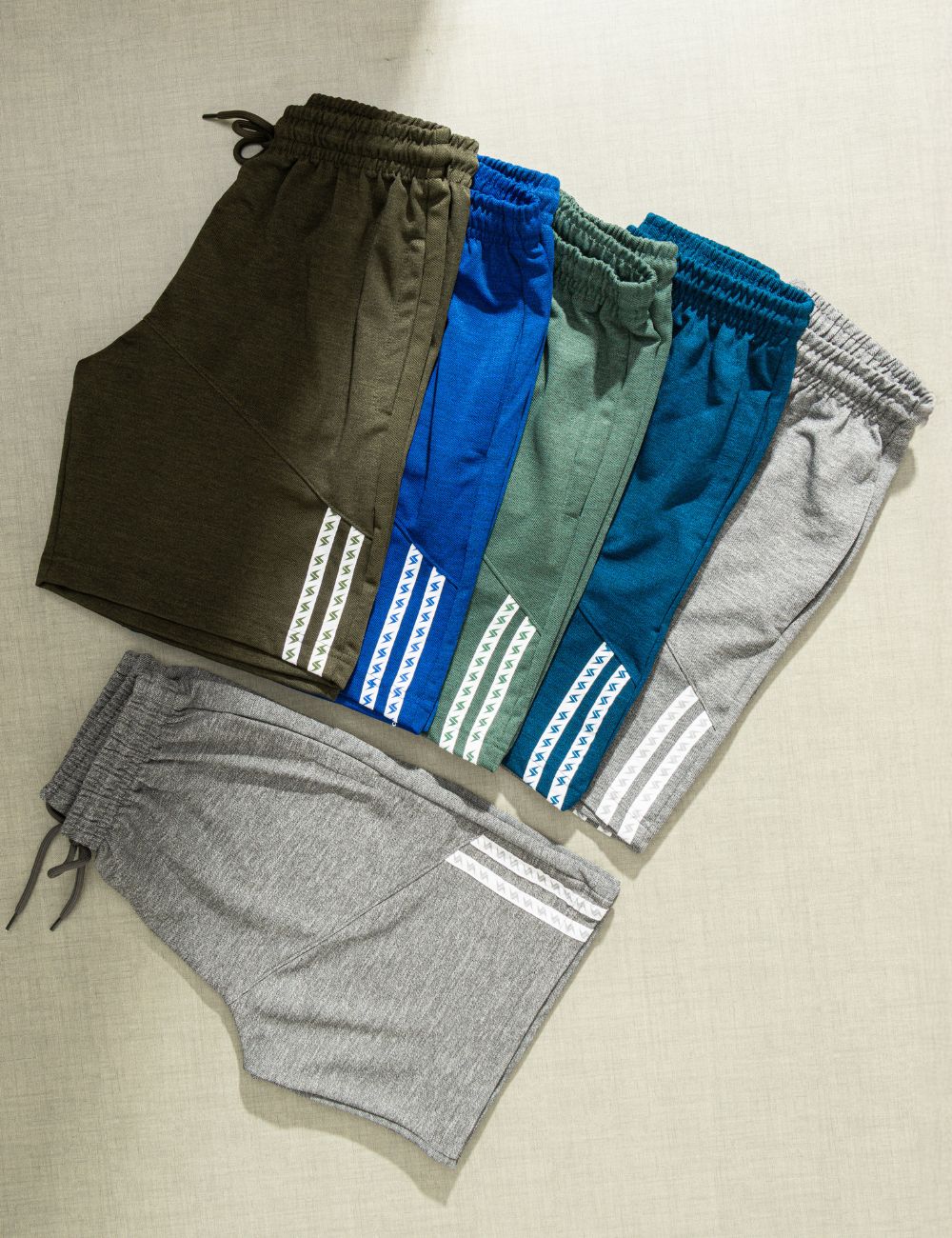 MEN'S ATHLETIC SHORTS WITH ZIP POCKET - B09
